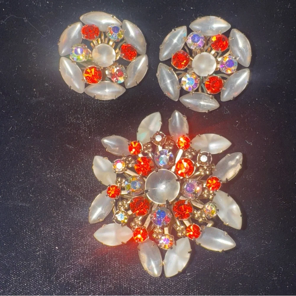 Julianna Frosted Dazzling Red and Crystal Brooch /Ear‎ Set